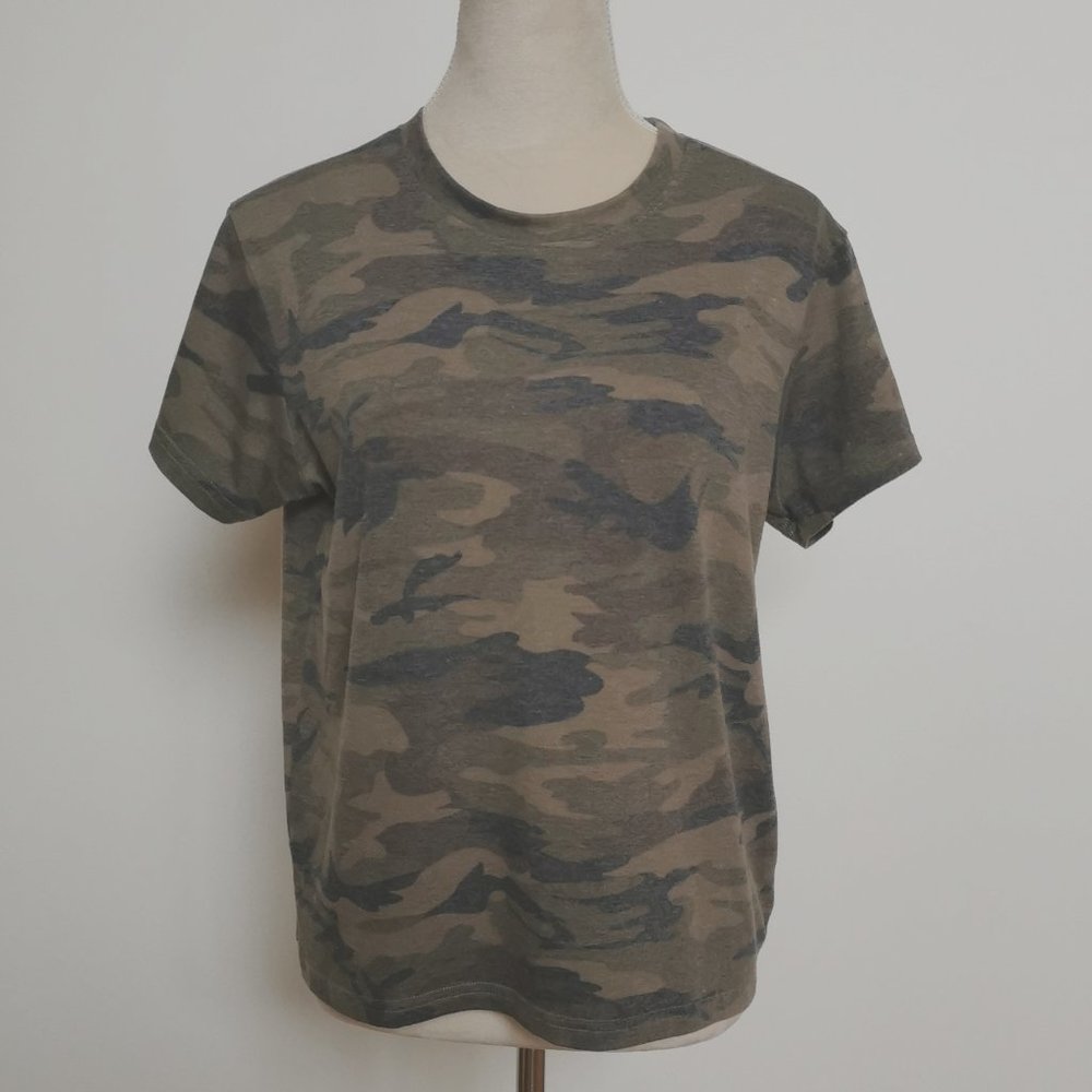 USED Strut this brand camo top stretchy faded one size